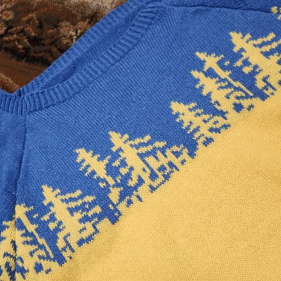 Vintage Blue and Yellow Women's Crewneck Sweater - Picture 10 of 13